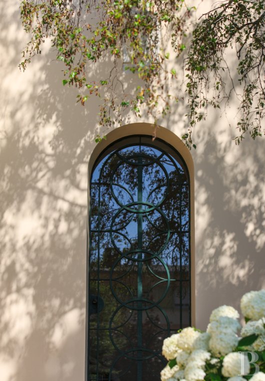 En Saône-et-Loire, à Mâcon, une villa et son jardin entièrement de style Art déco - photo  n°2